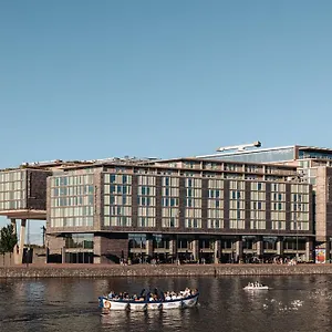 https://doubletree-by-hilton-amsterdam-centraal-station.amsterdamhotelsnl.com